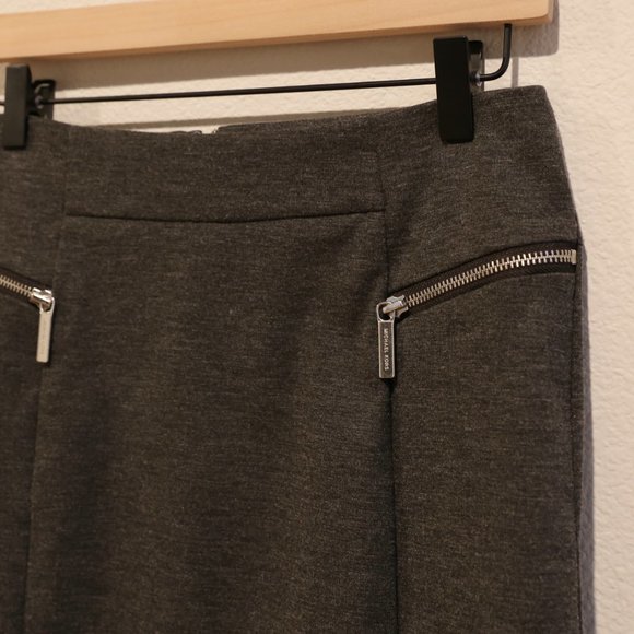 Michael Kors Gray Pencil Skirt with Zipper Pockets - Size 6, Chic & Versatile - Picture 6 of 11